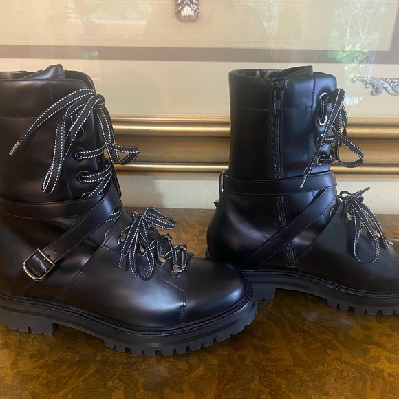 Valentino Garavani Combat boot black, mid calf size 8.5 - Picture 2 of 14